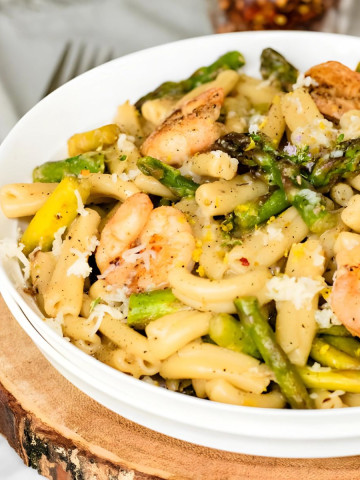 Shrimp, pasta, and asparagus in a bowl.
