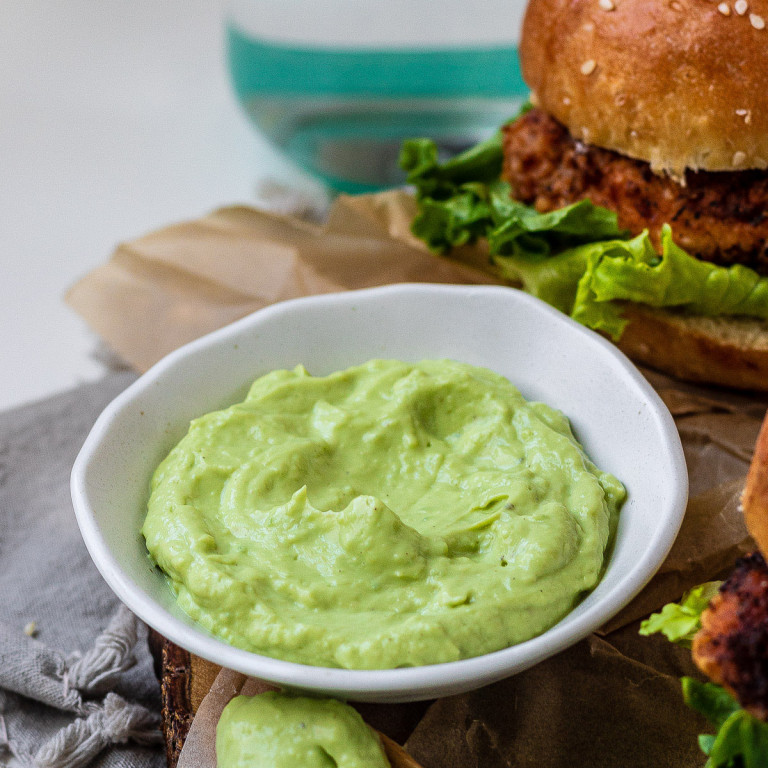 Avocado sauce in a bowl.