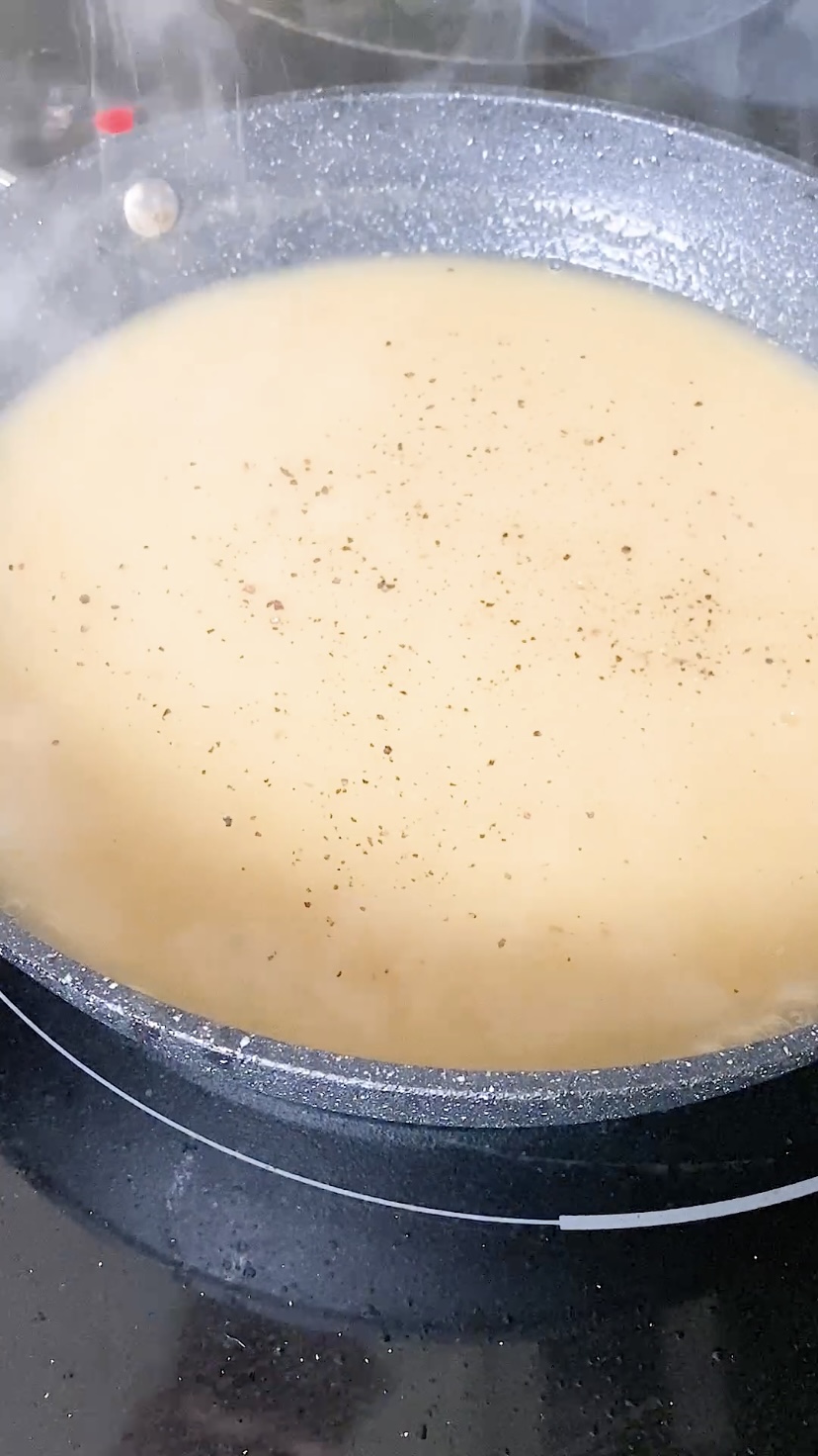 A skillet with gravy.