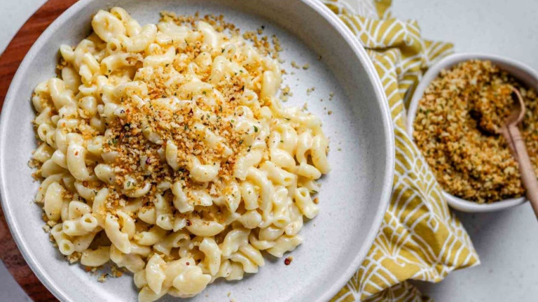 Mac and cheese in a bowl topped with toasted panko breadcrumbs.