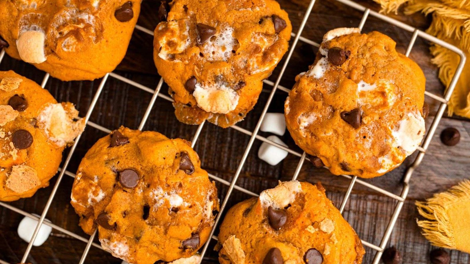 Cookies on a wire rack.