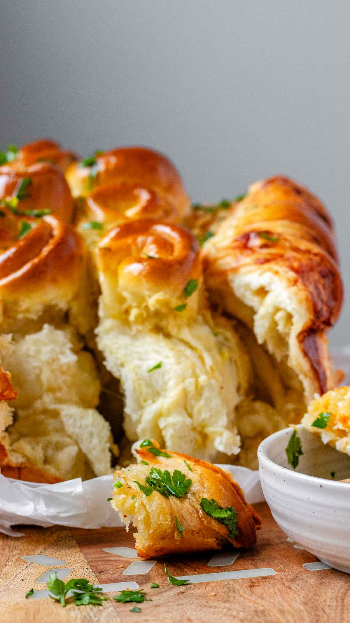 Rolled dough that has been baked and covered with parsley and butter.